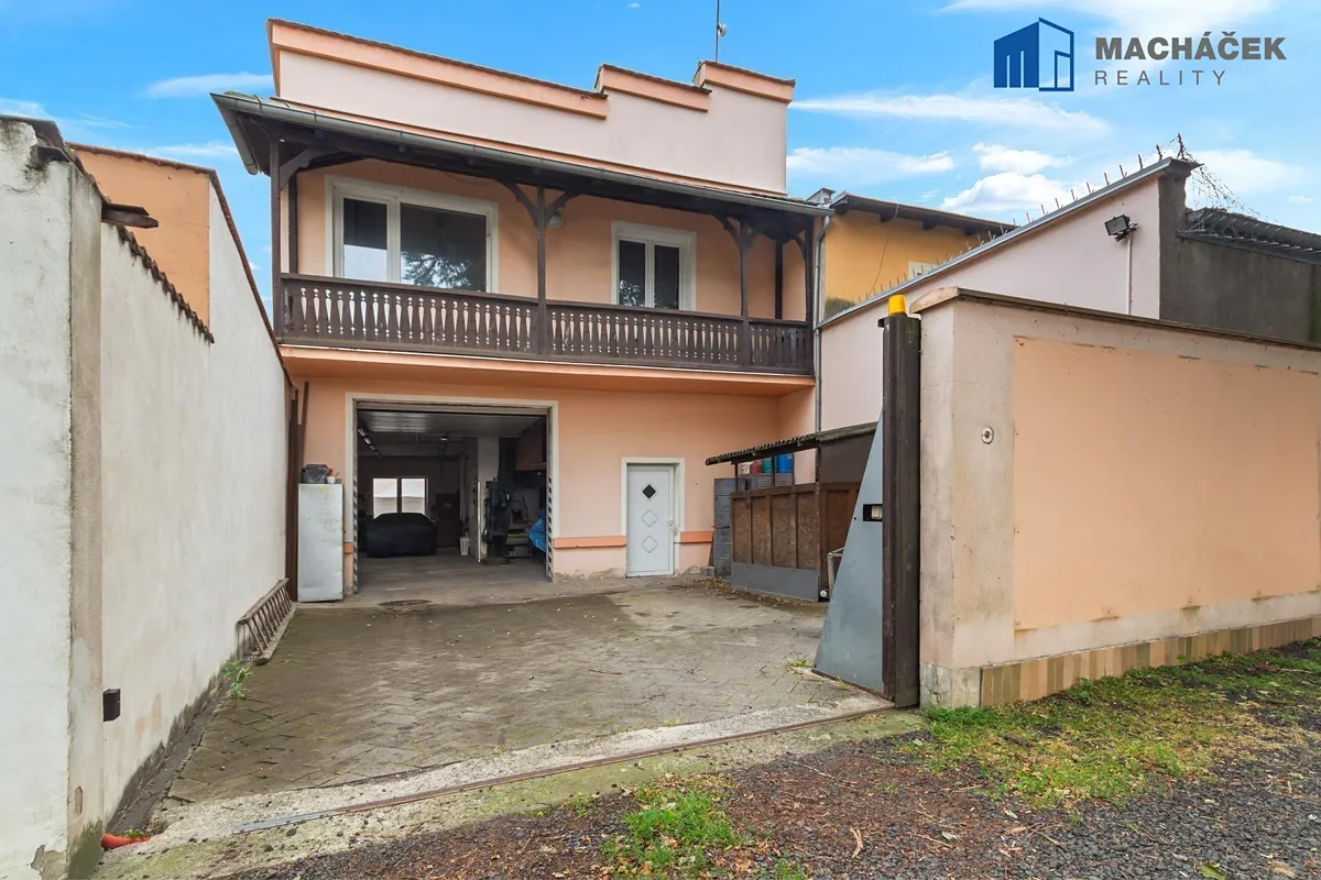 Prodej rodinného domu 700 m², pozemek 421 m²